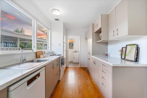 Photo of property in 19 Thornlow Street, Glendene, Auckland, 0602