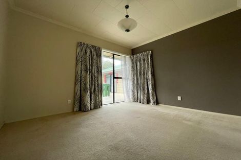 Photo of property in 14 Chablis Place, Henderson, Auckland, 0612