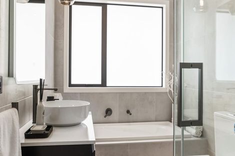 Photo of property in 3/64 Banbury Crescent, Fairfield, Hamilton, 3214