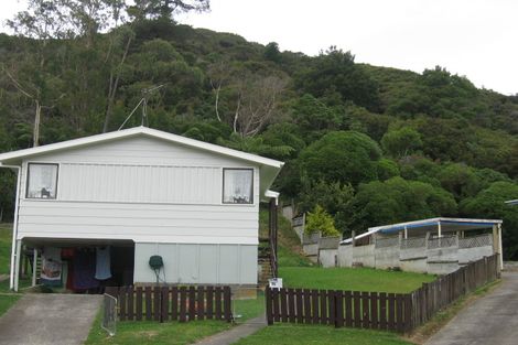 Photo of property in 35 Edelweiss Grove, Timberlea, Upper Hutt, 5018