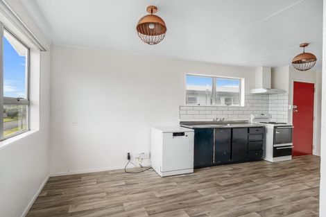 Photo of property in 10 Tainui Street, Castlecliff, Whanganui, 4501