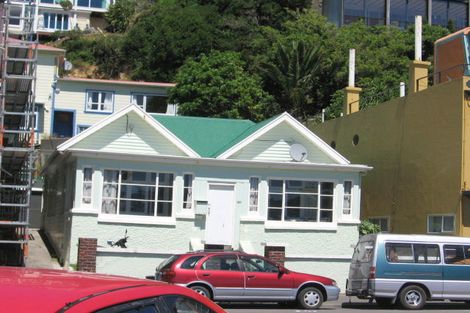 Photo of property in 230 Oriental Parade, Oriental Bay, Wellington, 6011