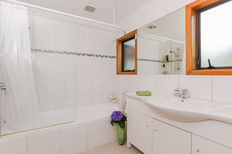Photo of property in 26 Lewis Street, Blockhouse Bay, Auckland, 0600