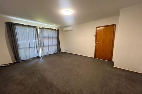 Photo of property in 11 Springside Place, New Lynn, Auckland, 0600