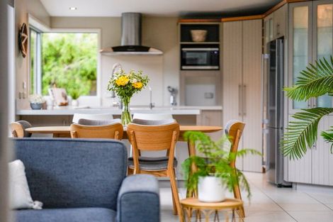 Photo of property in 8 Metzenthin Close, Raumati South, Paraparaumu, 5032