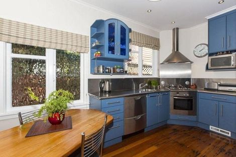 Photo of property in 255 Marine Parade, Eastbourne, Lower Hutt, 5013