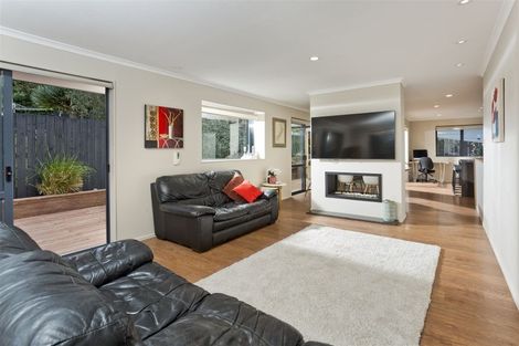Photo of property in 21a Cliff Road, Torbay, Auckland, 0630