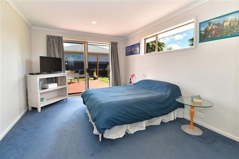 Photo of property in 16 Aitkenhead Court, Parakai, 0830