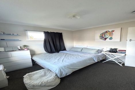 Photo of property in 2 Selwyn Street, Levin, 5510