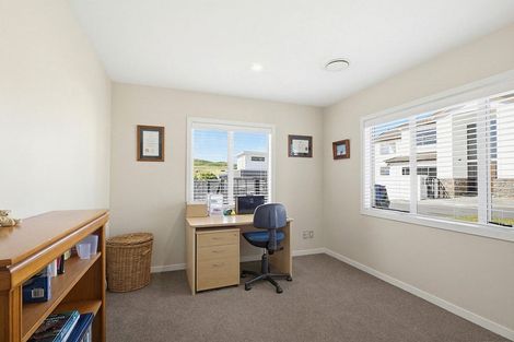 Photo of property in 60 Saint Ives Drive, Camborne, Porirua, 5026