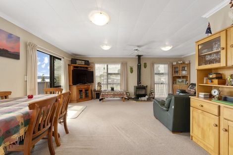 Photo of property in 18 Shera Street, Acacia Bay, Taupo, 3330
