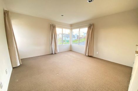 Photo of property in 3 Harrowglen Drive, Northcross, Auckland, 0632
