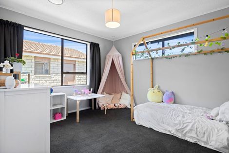 Photo of property in 4 Woodfield Place, Woodend, 7610