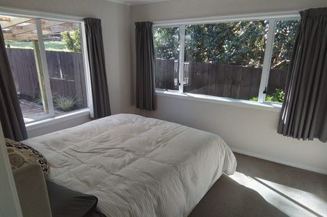 Photo of property in 2/129 Edmonton Road, Te Atatu South, Auckland, 0610