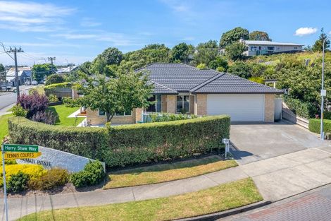 Photo of property in 1 Harry Shaw Way, Raumati South, Paraparaumu, 5032