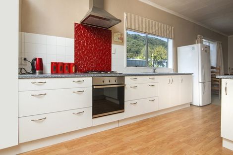 Photo of property in 4 Sussex Street, Picton, 7220