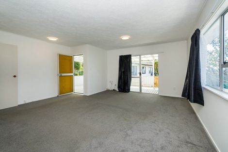 Photo of property in 33 Athena Drive, Totara Vale, Auckland, 0629