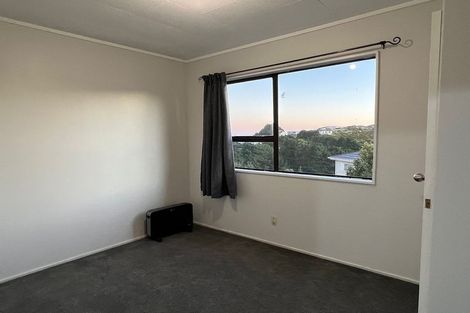 Photo of property in 26a Cheltenham Terrace, Newlands, Wellington, 6037