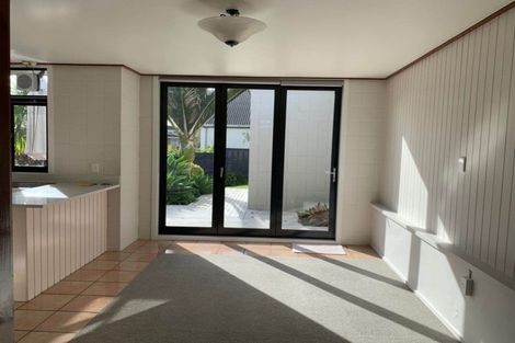 Photo of property in 33 The Crest, Sunnyhills, Auckland, 2010