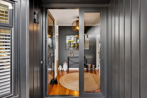 Photo of property in 8 Selwyn Road, Hospital Hill, Napier, 4110