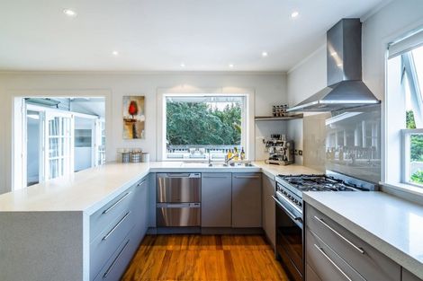 Photo of property in 32 Le Roy Terrace, Birkenhead, Auckland, 0626