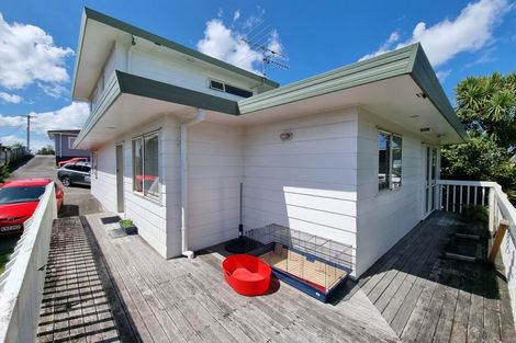 Photo of property in 2/74 College Road, Northcote, Auckland, 0627