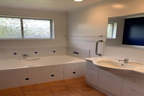 Photo of property in 16 Te Punga Place, Awapuni, Palmerston North, 4412