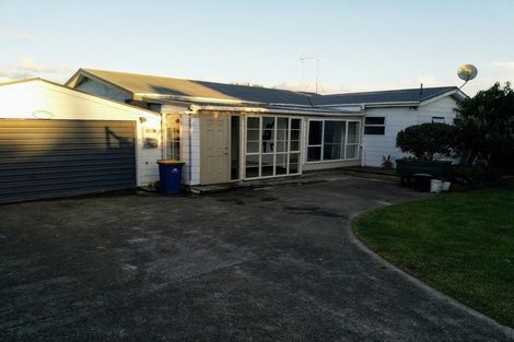 Photo of property in 2/61 Greenslade Crescent, Northcote, Auckland, 0627