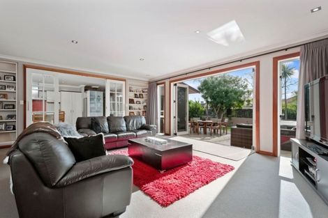 Photo of property in 1 Piha Close, Papamoa Beach, Papamoa, 3118