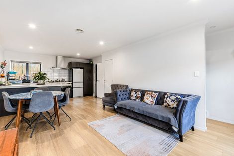 Photo of property in 2/9 Surrey Street, Tawa, Wellington, 5028