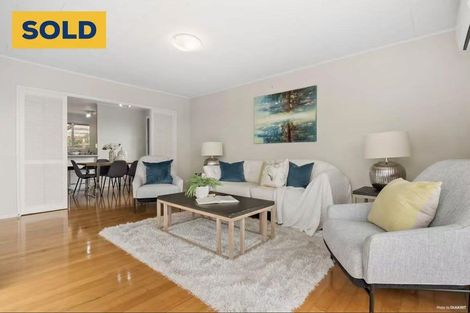 Photo of property in 1/10 Mcquoid Place, Glenfield, Auckland, 0629