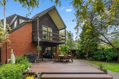 Photo of property in 16 Felstead Place, Avonhead, Christchurch, 8042