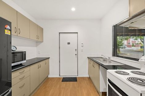Photo of property in 15 Sun Place, Henderson, Auckland, 0612