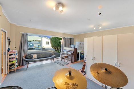 Photo of property in 17 Albizia Avenue, Henderson, Auckland, 0612
