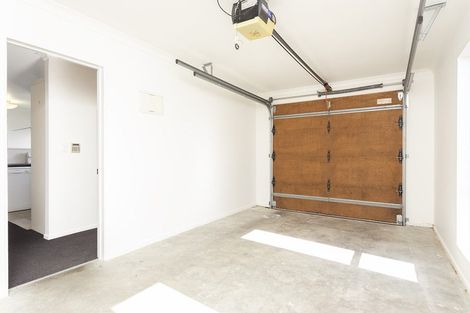 Photo of property in 4 Cliff View Drive, Green Bay, Auckland, 0604