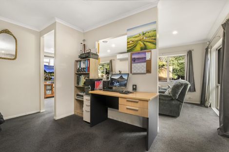 Photo of property in 72 Magic Way, Randwick Park, Auckland, 2105