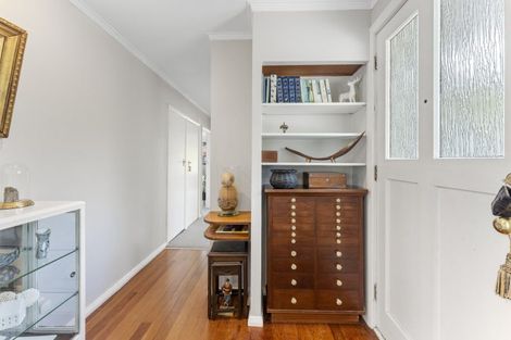 Photo of property in 33 Jocelyn Crescent, Pinehaven, Upper Hutt, 5019