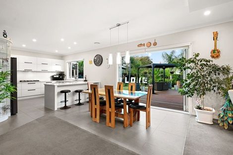 Photo of property in 22 Gibbston Close, Huntington, Hamilton, 3210