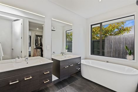 Photo of property in 98 Broadhaven Avenue, Parklands, Christchurch, 8083