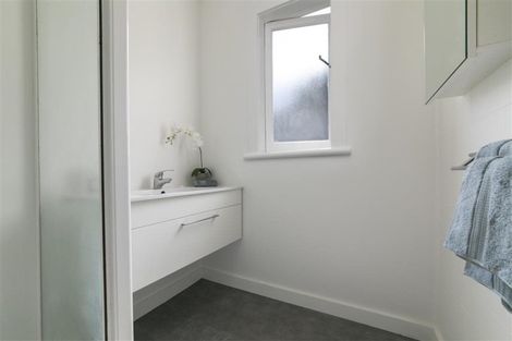 Photo of property in 15 Huapai Street, Onehunga, Auckland, 1061