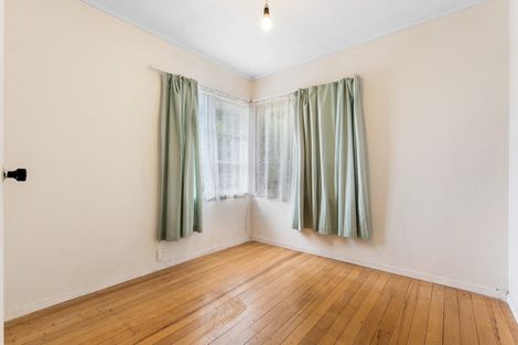 Photo of property in 17 Kirrie Avenue, Te Atatu South, Auckland, 0610