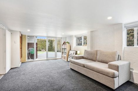 Photo of property in 4 Maunder Place, New Lynn, Auckland, 0600