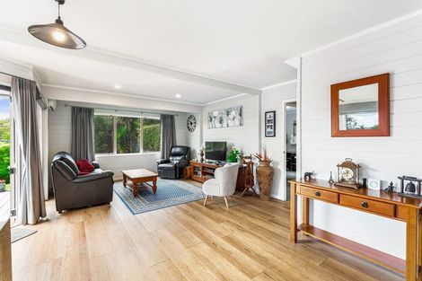 Photo of property in 1/12 Ballini Rise, West Harbour, Auckland, 0618