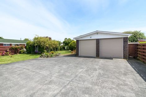 Photo of property in 32 Cedar Crescent, Feilding, 4702