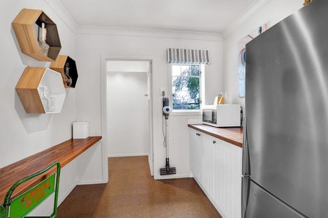 Photo of property in 3 Cross Street, Lepperton, New Plymouth, 4373