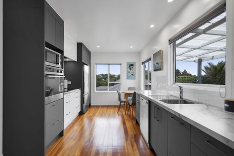 Photo of property in 120 Omata Road, Marfell, New Plymouth, 4310