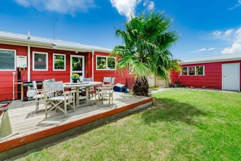 Photo of property in 96 Queens Road, Waikanae Beach, Waikanae, 5036