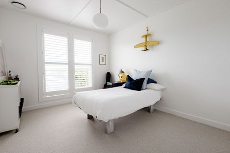 Photo of property in 12 Sandpiper Avenue, Point Wells, 0986