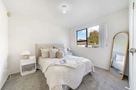 Photo of property in 2/7 Mon Desir Place, Manurewa, Auckland, 2102