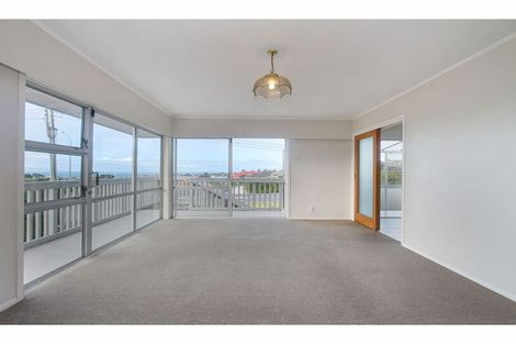 Photo of property in 832 East Coast Road, Oteha, Auckland, 0630